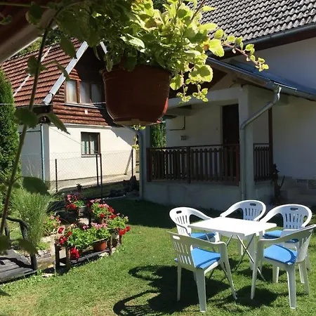 Domacinstvo Ubovic Сasa de vacaciones *