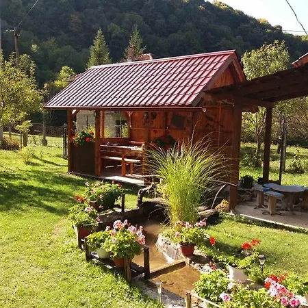 Domacinstvo Ubovic Сasa de vacaciones Sipovo