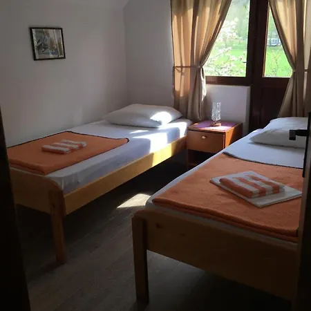 Domacinstvo Ubovic Сasa de vacaciones *