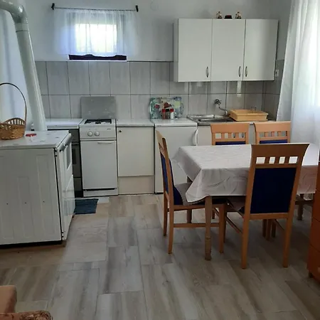 Domacinstvo Ubovic Дом отдыха Sipovo