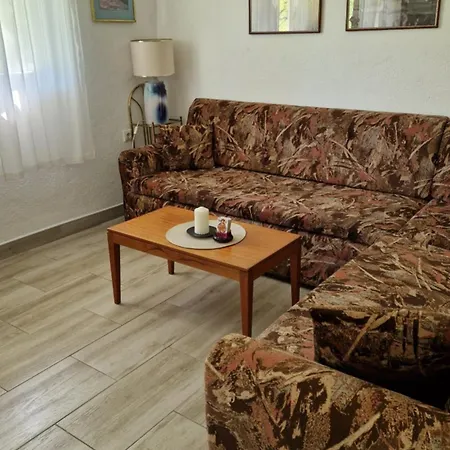 Domacinstvo Ubovic Дом отдыха